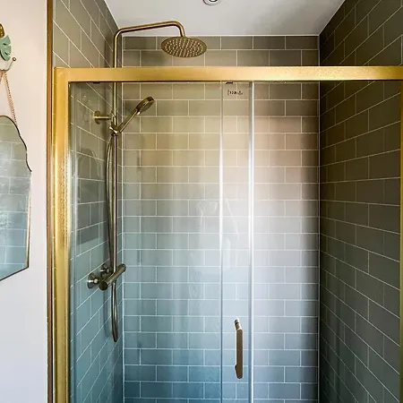 Murrayfield Gardens * וויטבי